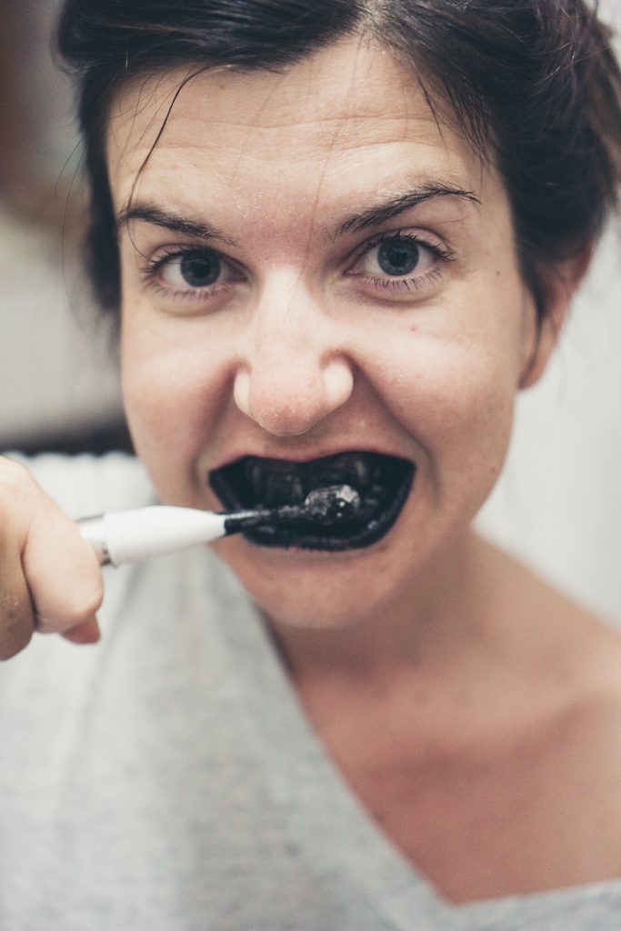 charcoal teeth whitening toothpaste 